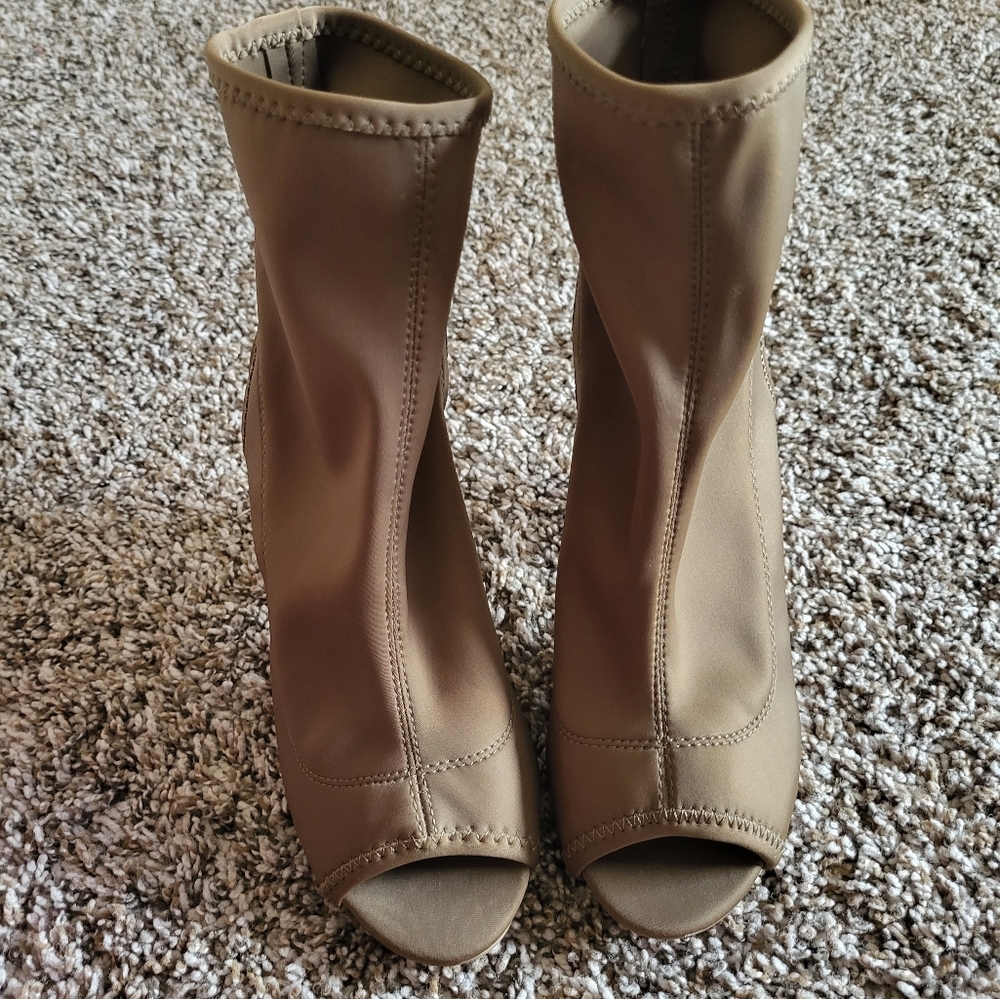 Dirt brown shows with clear heels
